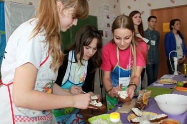 НА "ПЕРЕКРЕСТКЕ" ВСТЕТИЛИСЬ